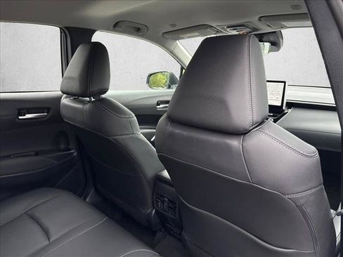 Used 2026 Toyota Corolla Cross XLE FWD image 22