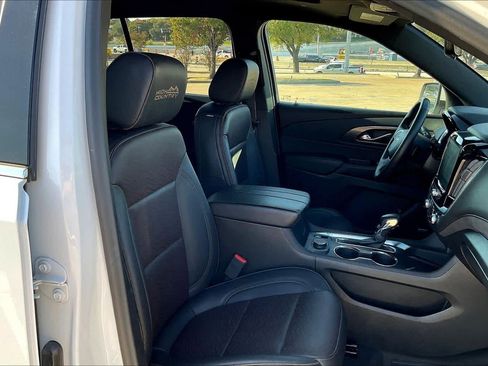 Used 2023 Chevrolet Traverse High Country image 13