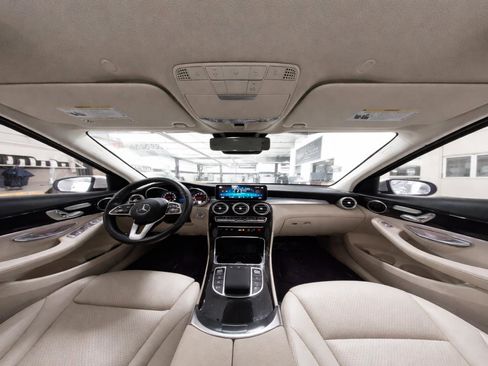 Used 2022 Mercedes-Benz GLC 300 w/ Premium Package Lite image 11
