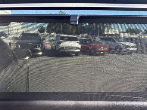 Used 2016 Toyota Highlander XLE image 24