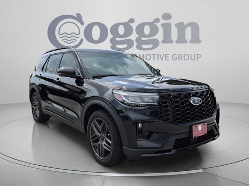 Certified 2025 Ford Explorer ST-Line w/ Premium Package RWD image 8