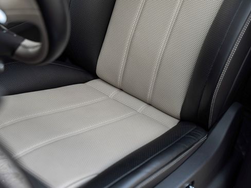 Used 2023 Bentley Bentayga Extended Wheelbase image 26