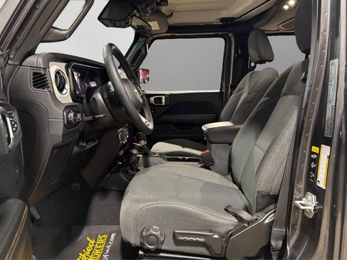 Used 2025 Jeep Wrangler Unlimited Sahara AWD/4WD image 16