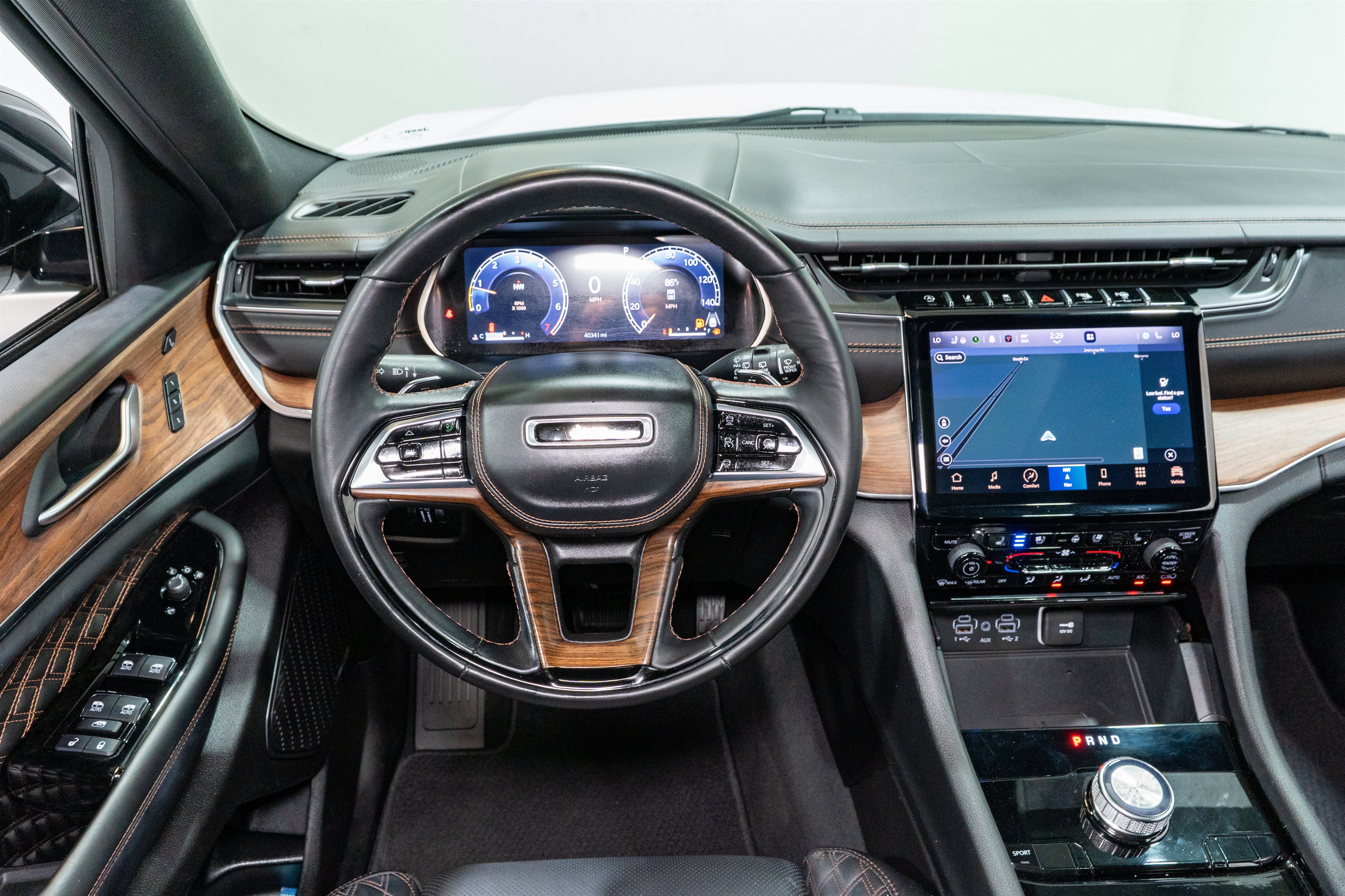 Used 2023 Jeep Grand Cherokee L Summit w/ Luxury Tech Group V RWD image 11