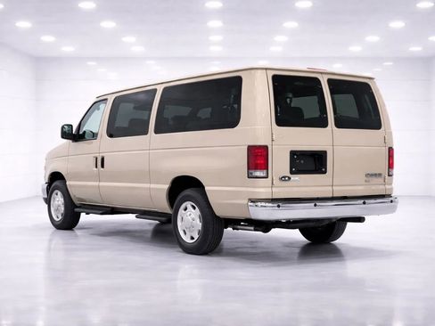 Used 2013 Ford E-350 and Econoline 350 XLT image 3