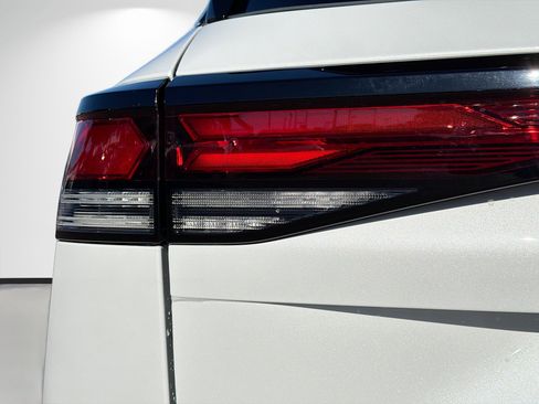 New 2026 Volkswagen Tiguan SE R-Line AWD/4WD image 10