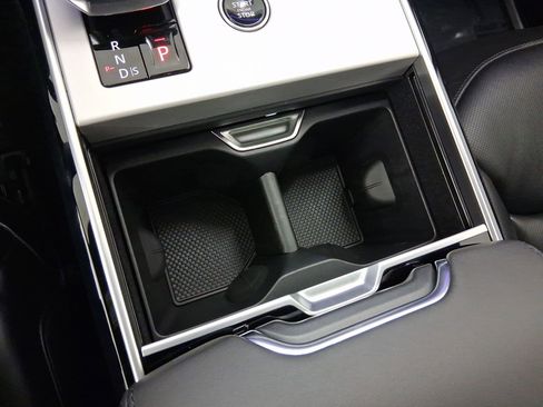 New 2025 Land Rover Range Rover SE image 28