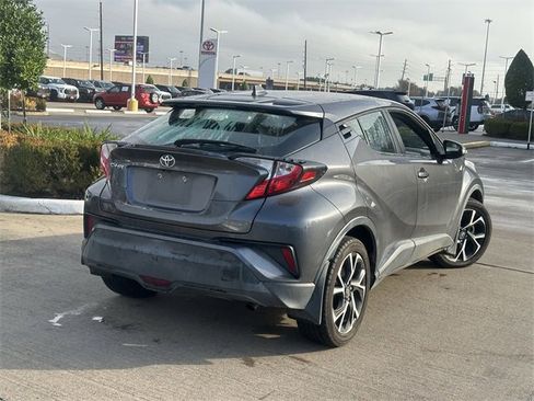 Used 2018 Toyota C-HR XLE image 5