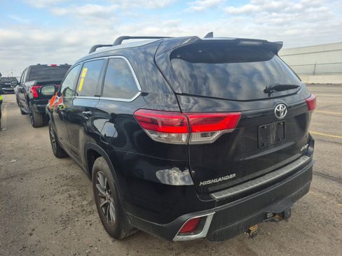 Used 2019 Toyota Highlander XLE AWD/4WD image 7