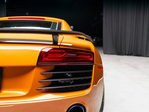 Used 2014 Audi R8 V8 w/ Ceramic Brake Package image 39