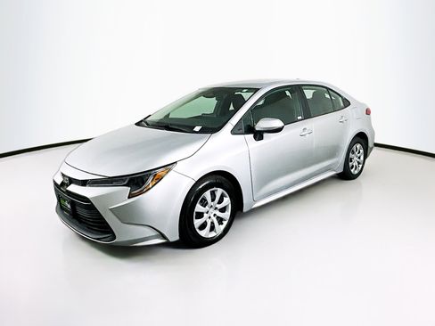 Used 2024 Toyota Corolla LE image 3