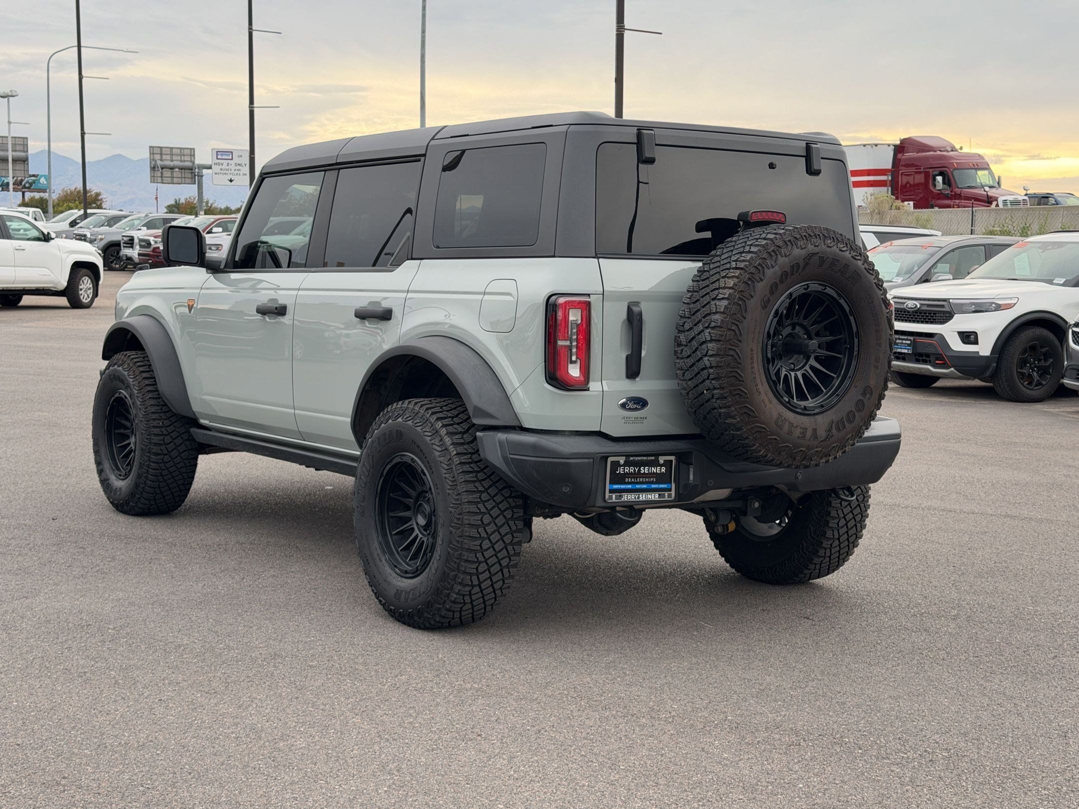 Used 2023 Ford Bronco Badlands w/ Sasquatch Package AWD/4WD image 3