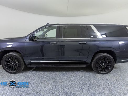 Used 2022 Cadillac Escalade ESV Premium Luxury image 4