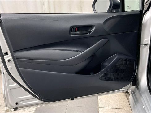 Used 2025 Toyota Corolla LE image 9