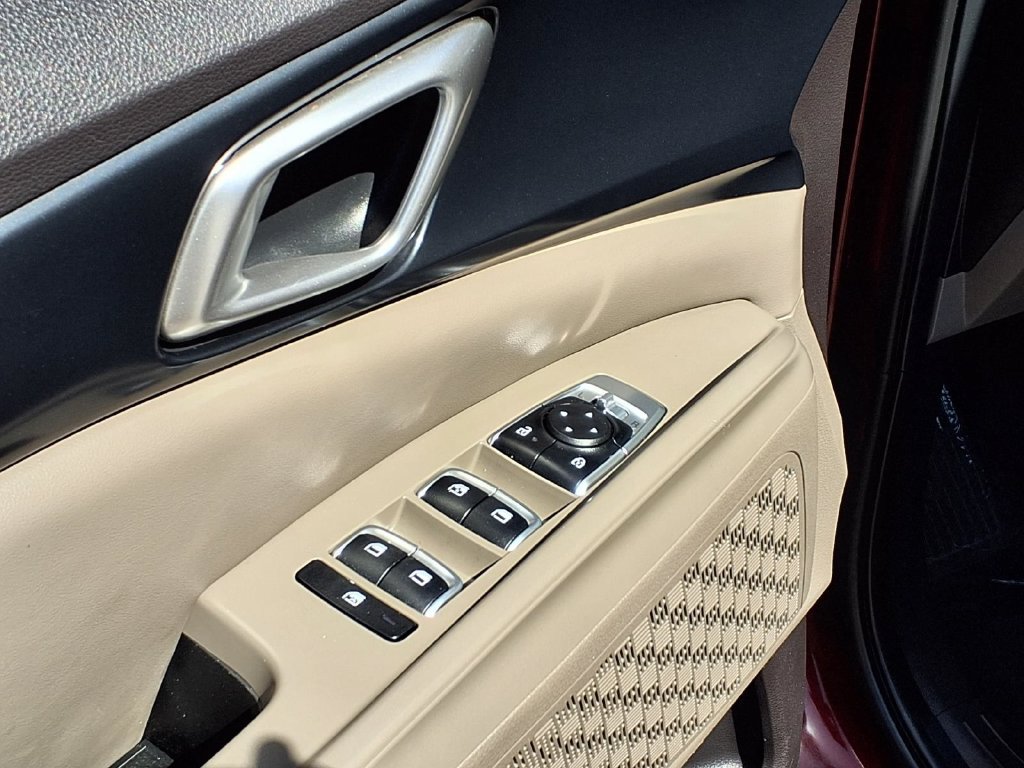 Certified 2025 Kia Carnival FWD image 17