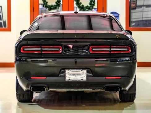 Used 2018 Dodge Challenger R/T w/ Blacktop Package image 10