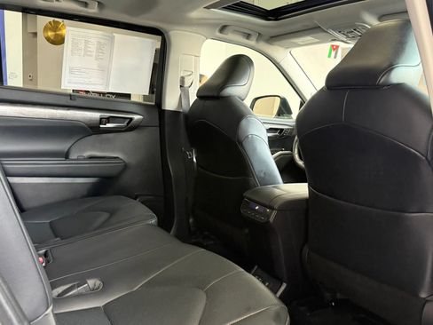 Used 2021 Toyota Highlander Limited AWD/4WD image 32