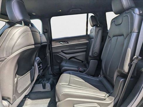 New 2025 Jeep Grand Cherokee L Limited w/ Black Appearance Package image 15
