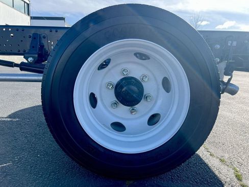 New 2025 Chevrolet Low Cab Forward image 44