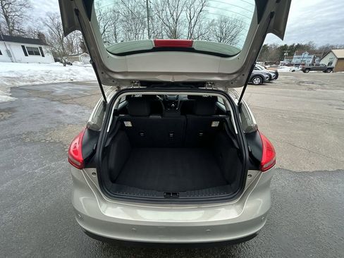 Used 2016 Ford Focus SE w/ SE Cold Weather Package image 24