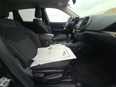 Used 2016 Jeep Cherokee Latitude w/ Safety/Convenience Group image 7