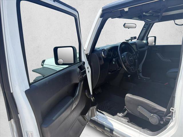 Used 2015 Jeep Wrangler Unlimited Sport w/ Connectivity Group AWD/4WD image 9
