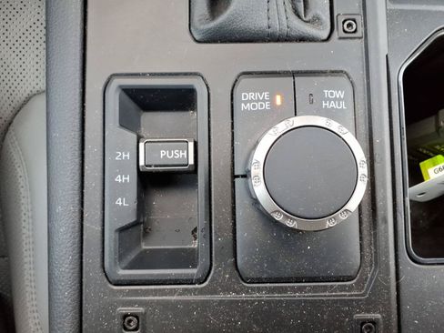 Used 2025 Toyota Tundra Limited AWD/4WD image 24