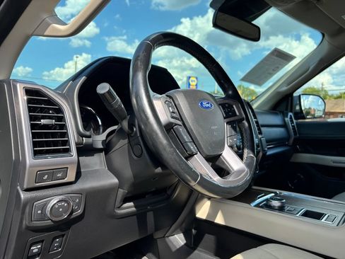 Used 2019 Ford Expedition Platinum RWD image 17