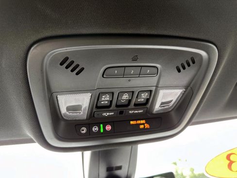 Used 2023 Chevrolet Traverse RS AWD/4WD image 27