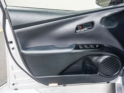 Certified 2021 Toyota Prius LE w/ Carpet Mat Package (TMS) image 23