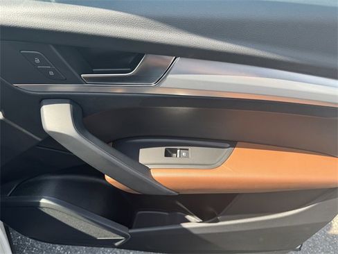 Certified 2025 Audi Q5 2.0T Premium w/ Convenience Plus Package image 31