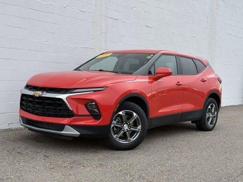 Used 2025 Chevrolet Blazer LT image 1