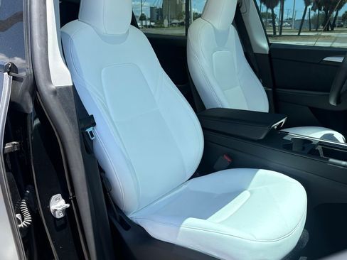 Used 2023 Tesla Model Y Performance AWD/4WD image 18