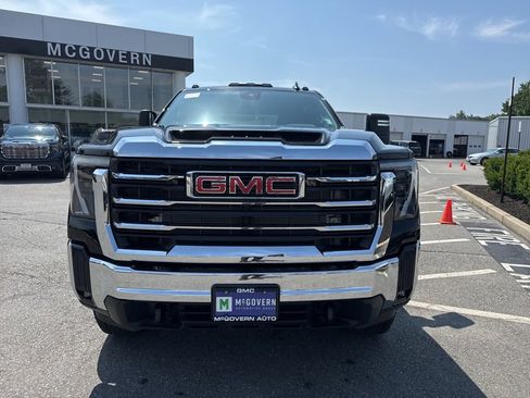 New 2025 GMC Sierra 2500 SLE w/ SLE Value Package; image 9