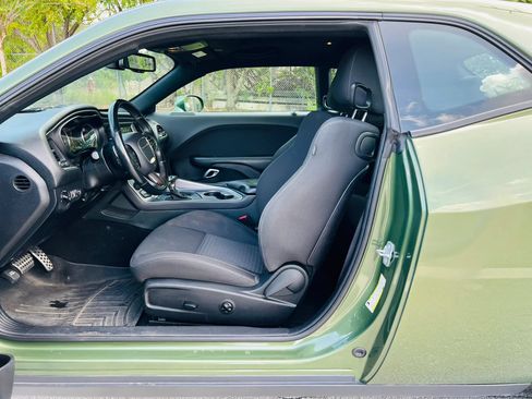 Used 2019 Dodge Challenger R/T RWD image 12