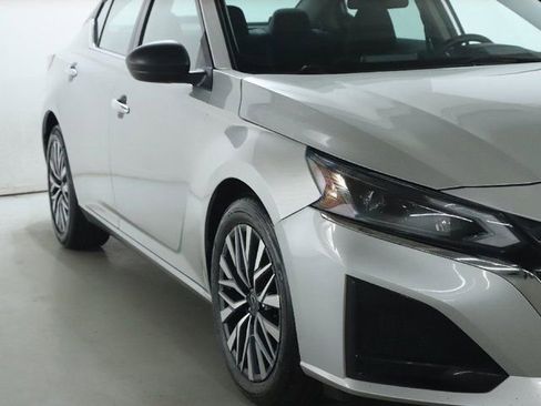 Used 2024 Nissan Altima 2.5 SV image 8