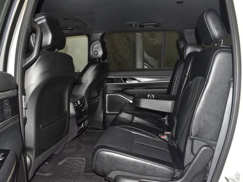 Certified 2024 Jeep Wagoneer Series II w/ Flexible Seating Group AWD/4WD image 32