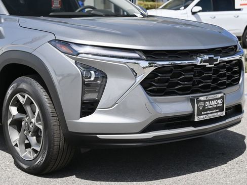 New 2026 Chevrolet Trax LT w/ LPO, Blackout Package image 9