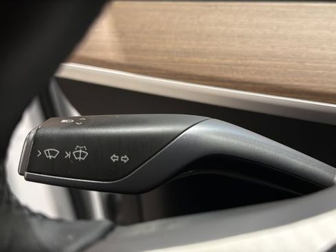 Used 2021 Tesla Model Y Long Range AWD/4WD image 30