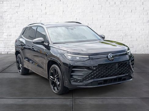 Certified 2025 Volkswagen Tiguan SE R-Line AWD/4WD image 2