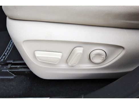 Used 2023 Toyota Highlander XLE image 28