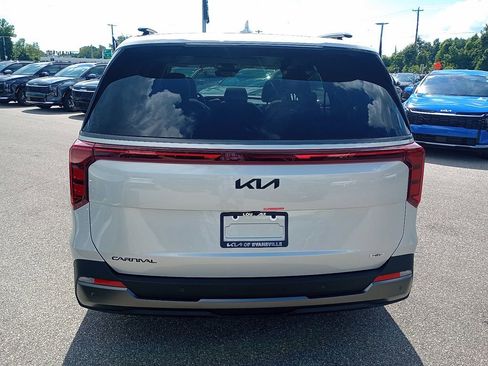 New 2026 Kia Carnival SX w/ SX Dark Edition Package FWD image 5