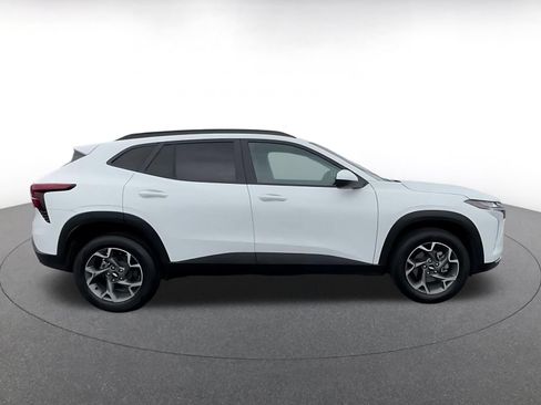 Used 2025 Chevrolet Trax LT FWD image 15