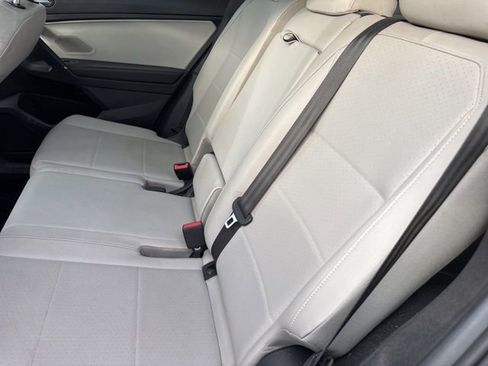 Used 2020 Volkswagen Tiguan SE w/ Panoramic Sunroof Package image 10