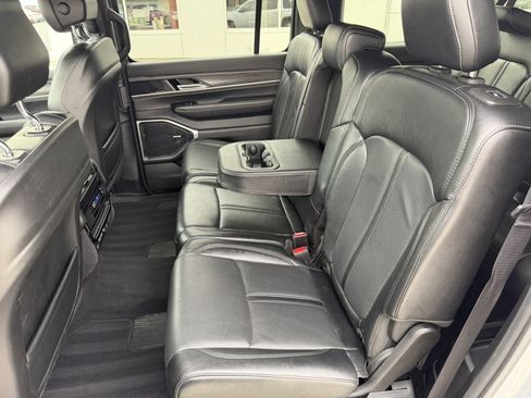 Used 2024 Jeep Wagoneer L Series II w/ Flexible Seating Group AWD/4WD image 13