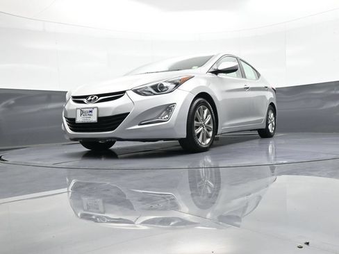 Used 2015 Hyundai Elantra SE w/ Option Group 03 FWD image 25