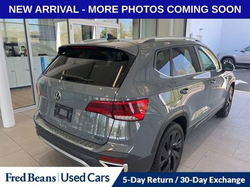Used 2024 Volkswagen Taos SE w/ Panoramic Sunroof Package image 4