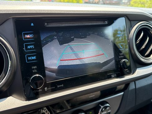 Used 2017 Toyota Tacoma TRD Sport w/ Tow Package (A/T) AWD/4WD image 16