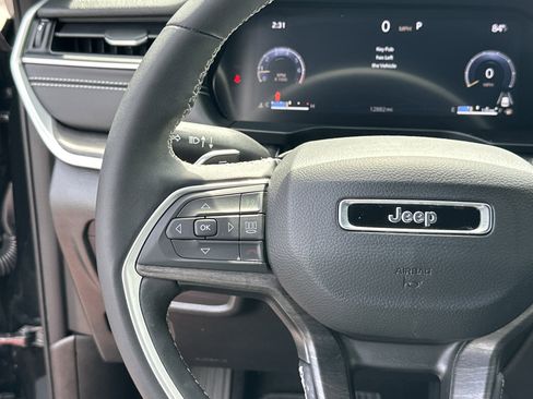 Used 2024 Jeep Grand Cherokee Limited w/ Black Appearance Package AWD/4WD image 27