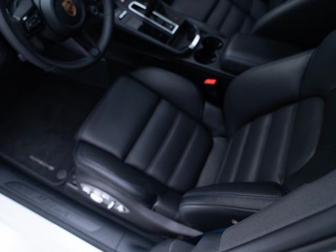 Certified 2026 Porsche Macan AWD/4WD image 17